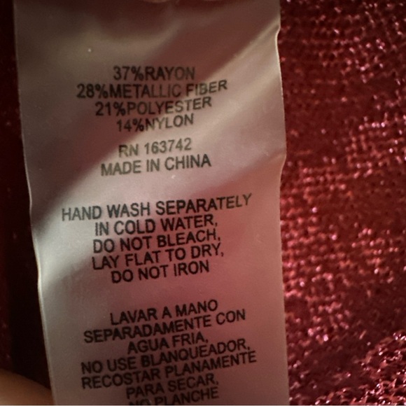 Sioni Womens Small Sweater Mock Red Metallic Sparkle Pullover Festive Holiday - Picture 9 of 9